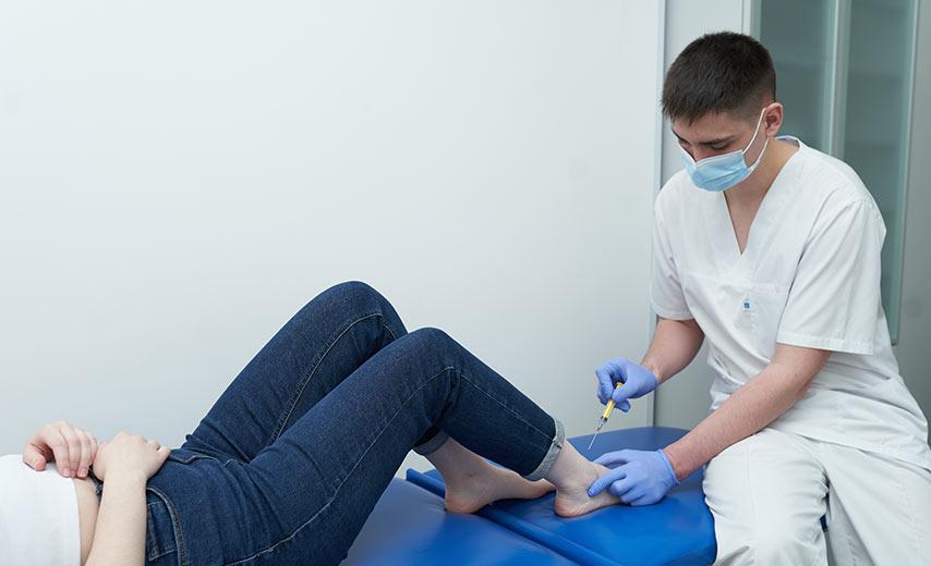 Лечение блокировки сустава в Киеве  